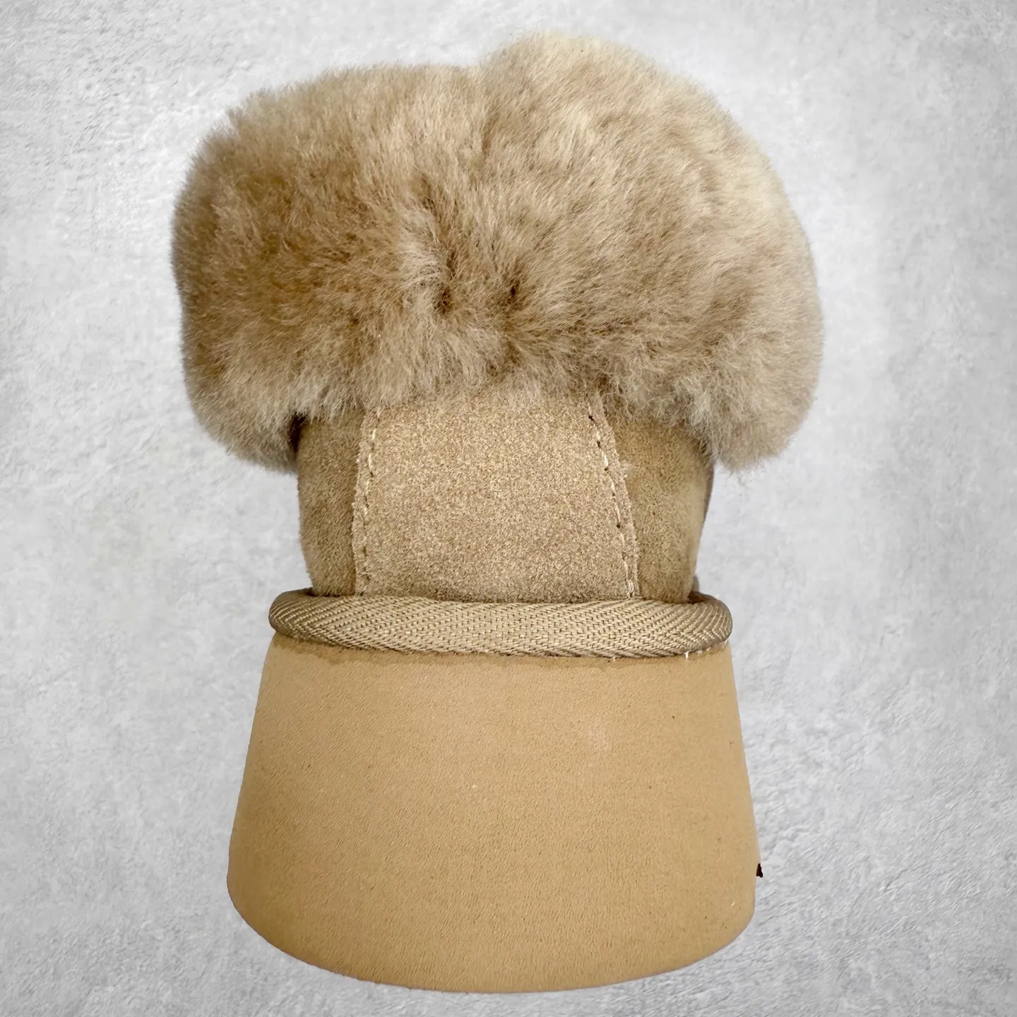 Pick up locally 💰520 UGG 4810H Tatsu special thick-soled autumn and winter sheep fur integrated snow boots. All shoes are made of ZP same factory. Longfeng A-grade Australian imported sheep fur integrated brand OEM production line. Fully follow the ZP process. OEM original pattern maker. Adhering to the principle of no original shoes and no development selection. Pay attention to every detail. The most authentic version on the market TREADLITE "Light Wing" technology outsole Lightweight/durable/flexible/pile size: 35 36 37 38 39 40 Coding: by2936070